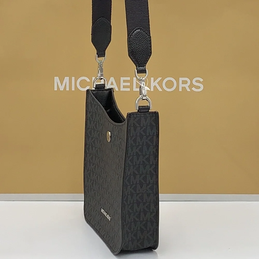 MICHAEL KORS Briley Small Logo Messenger Bag Black signature color